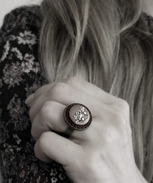 small round wooden ring rose design on model